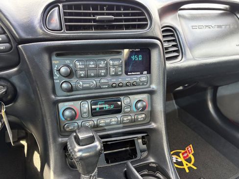 Used 2001 Chevrolet Corvette Coupe w/ Preferred Equipment Group2 image 15