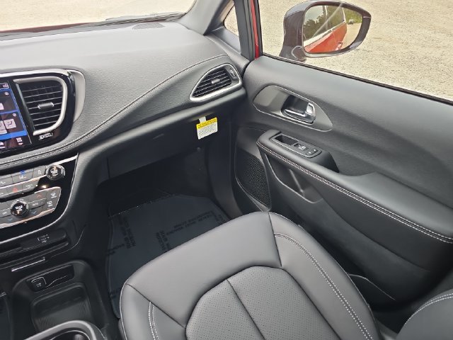 New 2027 Chrysler Pacifica Select FWD image 12
