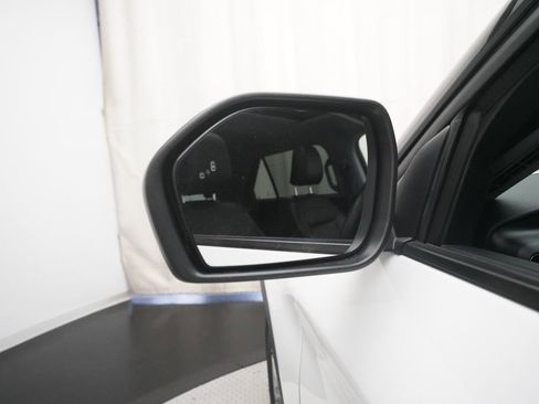 Used 2021 Ford Explorer XLT image 26