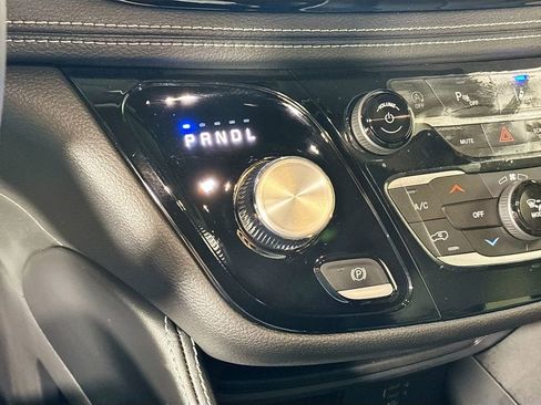 New 2026 Chrysler Pacifica Limited image 18