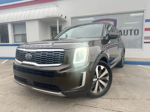 Used 2020 Kia Telluride S w/ S 8 Passenger Seating Package image 3