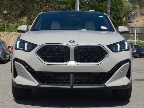 New 2026 BMW X2 xDrive28i w/ Technology Package AWD/4WD image 2