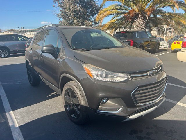 Used 2018 Chevrolet Trax Premier w/ Midnight Edition AWD/4WD image 2