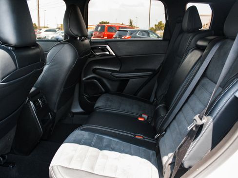 Used 2024 Mitsubishi Outlander SE Black Edition AWD/4WD image 23