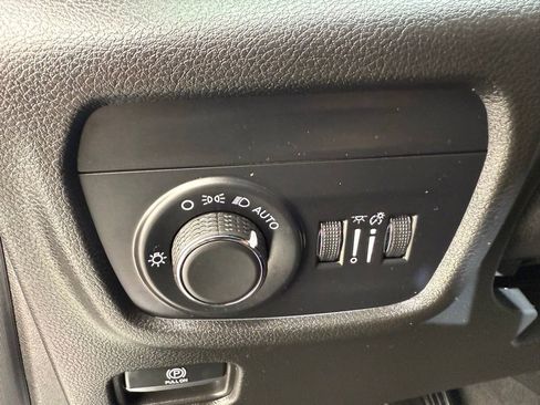 Used 2023 Jeep Grand Cherokee L Laredo image 26