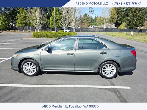 Used 2012 Toyota Camry XLE w/ Leather Pkg image 2