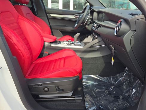 New 2025 Alfa Romeo Stelvio Sprint image 6