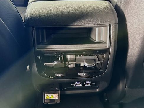 New 2025 Jeep Grand Cherokee Altitude image 25