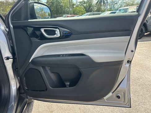 Used 2023 Jeep Compass Limited image 25