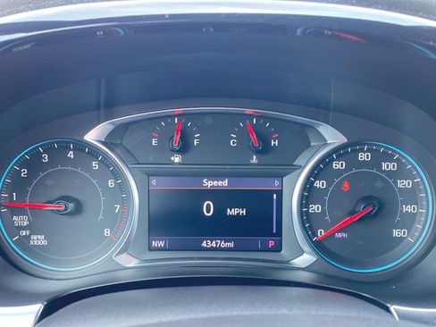 Used 2023 Chevrolet Traverse LT FWD image 11