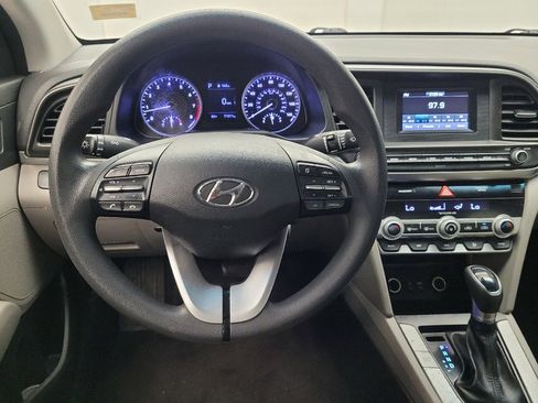 Used 2020 Hyundai Elantra SE FWD image 22