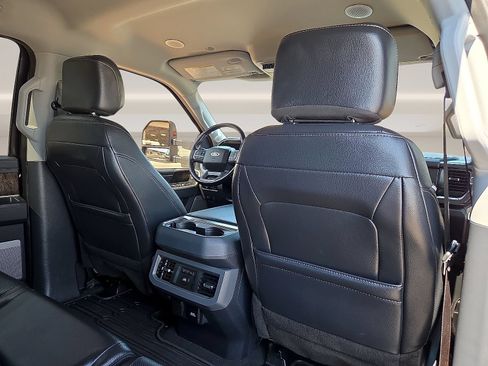 Used 2024 Ford F250 Lariat w/ Lariat Ultimate Package AWD/4WD image 11