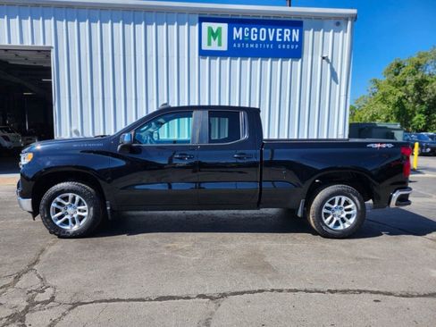 Used 2022 Chevrolet Silverado 1500 LT AWD/4WD image 2