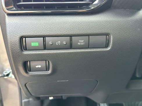 Used 2023 Nissan Sentra SR w/ SR Premium Package image 9