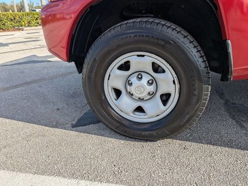 Used 2015 Toyota Tacoma PreRunner w/ SR5 Package image 21