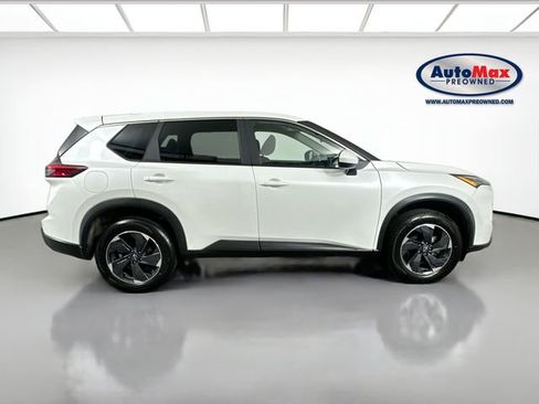Used 2025 Nissan Rogue SV AWD/4WD image 9