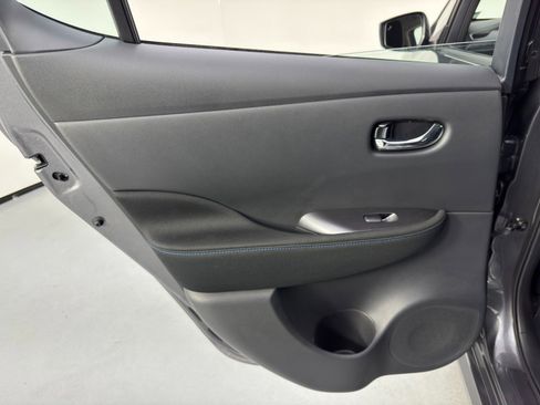 Used 2025 Nissan Leaf S image 34