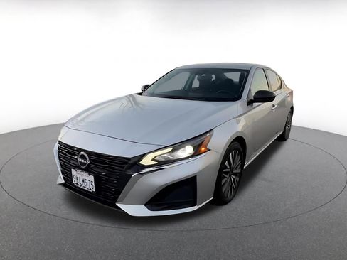 Used 2024 Nissan Altima 2.5 SV image 7