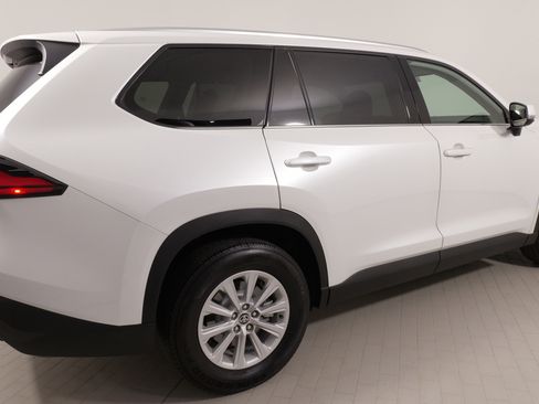 Used 2024 Toyota Grand Highlander XLE image 9