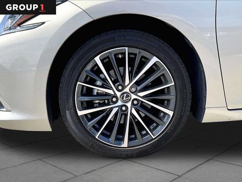 Certified 2024 Lexus ES 350 w/ Premium Package FWD image 9