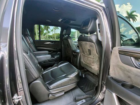 Used 2018 Cadillac Escalade ESV Platinum image 34