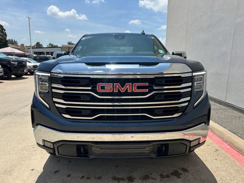 Used 2022 GMC Sierra 1500 SLT RWD image 2