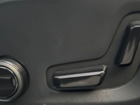 Used 2025 Volvo V60 B5 Cross Country Plus image 30