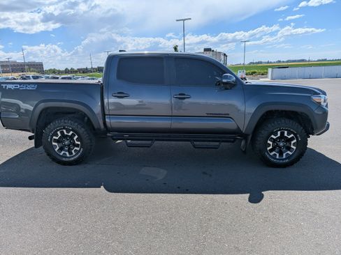 Used 2021 Toyota Tacoma TRD Off-Road AWD/4WD image 4