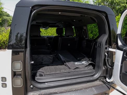 New 2026 Land Rover Defender 130 X-Dynamic SE AWD/4WD image 68