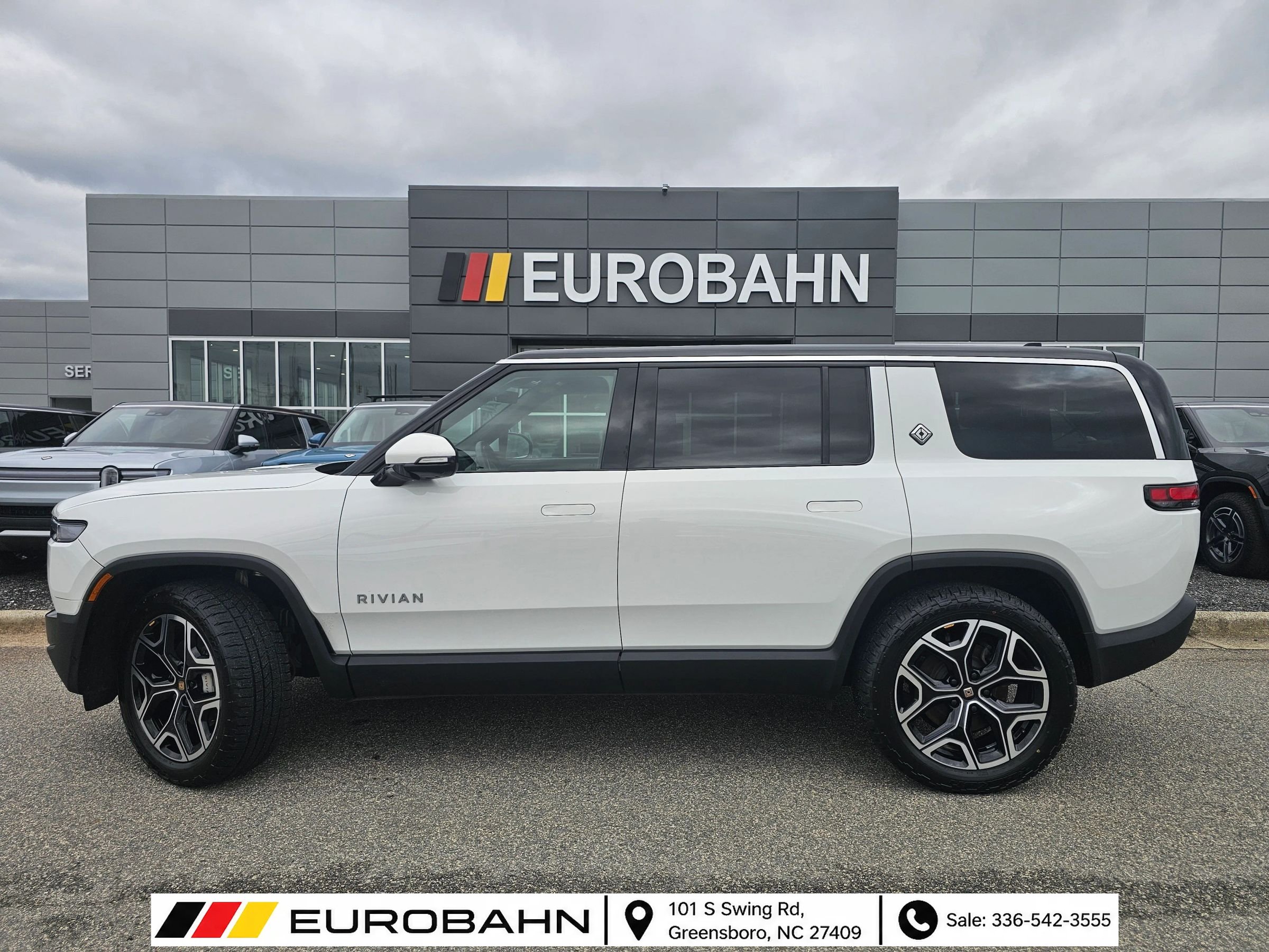 Used 2025 Rivian R1S Adventure Dual AWD/4WD image 2