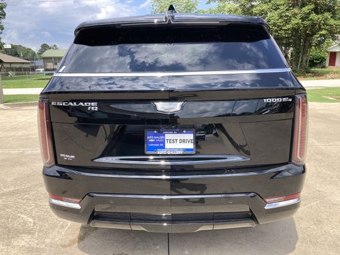 Certified 2025 Cadillac Escalade IQ Luxury 2 w/ LPO, Premium Carpet Package AWD/4WD image 7