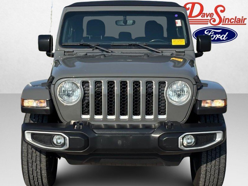 Used 2022 Jeep Gladiator Overland w/ Cold Weather Group AWD/4WD image 2