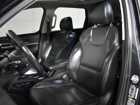 Used 2020 Kia Telluride S w/ S 8 Passenger Seating Package image 9