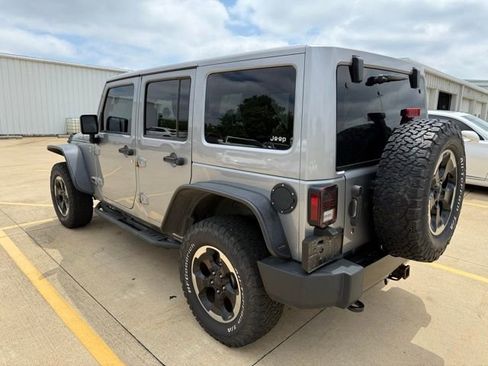 Used 2014 Jeep Wrangler Unlimited Sahara AWD/4WD image 5