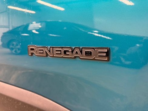 Used 2022 Jeep Renegade Altitude AWD/4WD image 6