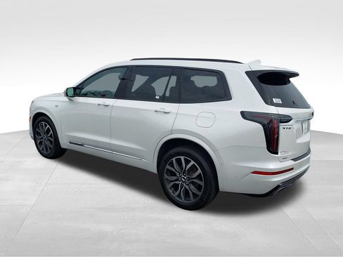 Used 2021 Cadillac XT6 Sport w/ Platinum Package AWD/4WD image 3