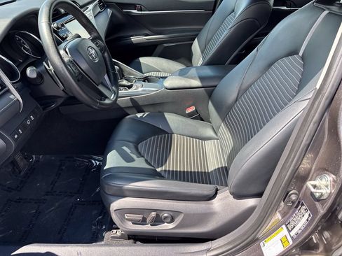 Used 2020 Toyota Camry SE FWD image 15