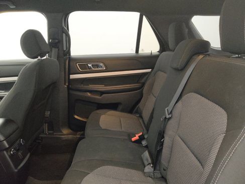 Used 2017 Ford Explorer XLT image 18