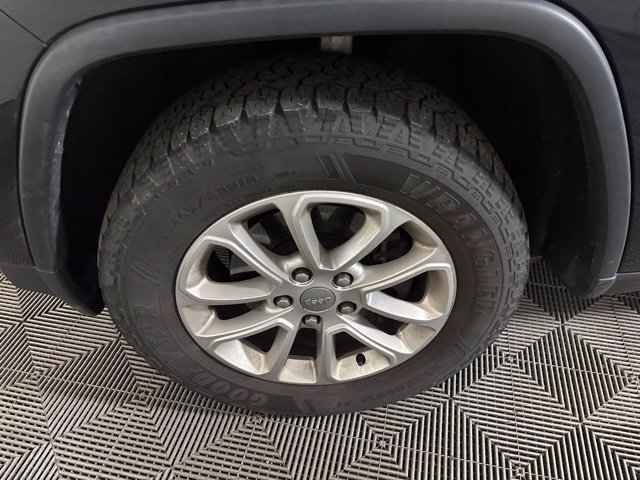 Used 2016 Jeep Grand Cherokee Laredo w/ Quick Order Package 23E AWD/4WD image 38