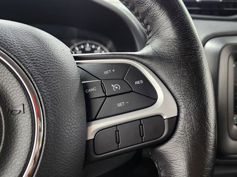 Used 2020 Jeep Renegade Latitude image 30