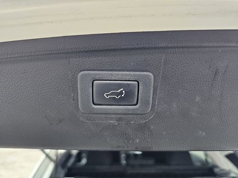 Used 2018 Subaru Outback 2.5i Premium image 12