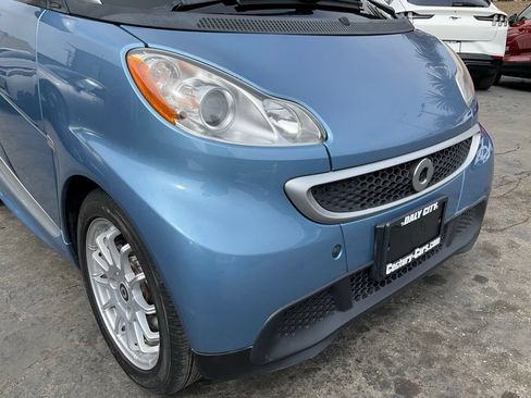Used 2013 smart fortwo passion RWD image 43