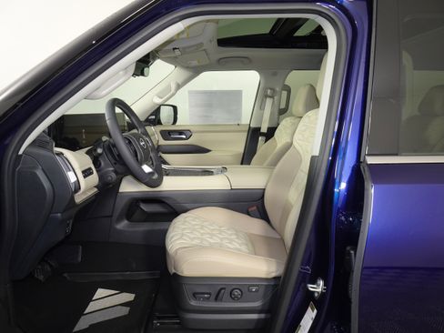 New 2025 Nissan Armada Platinum Reserve w/ Convenience Package image 4