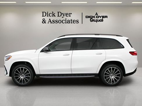 Used 2024 Mercedes-Benz GLS 450 4MATIC image 7