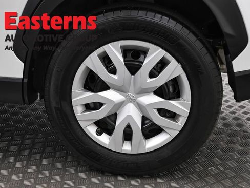 Used 2024 Toyota Corolla Cross L image 32