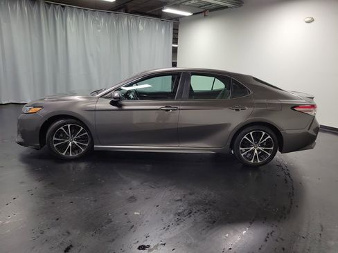 Used 2018 Toyota Camry SE w/ Moonroof Package FWD image 5