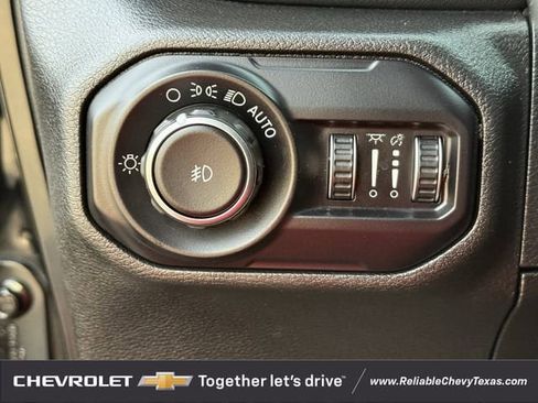 Used 2018 Jeep Wrangler Unlimited Sahara image 24