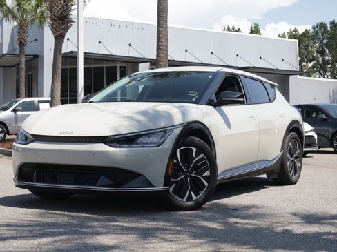 Used 2023 Kia EV6 Wind RWD image 1