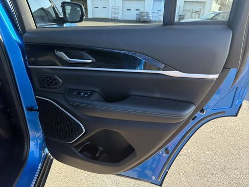 Used 2022 Jeep Grand Cherokee Trailhawk AWD/4WD image 16