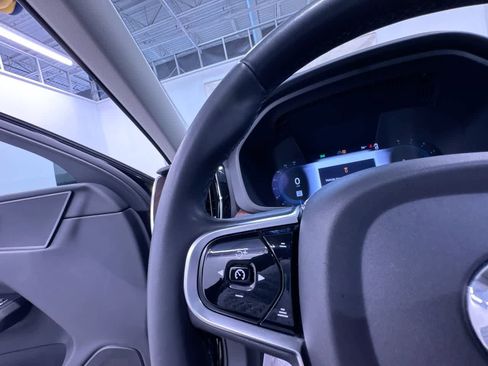 Used 2023 Volvo XC60 B5 Plus image 20